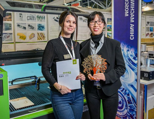 Timiryazev Centre'da China Machinery Fair Moskova Fuarı için Rus Türk Tercüman Hostes