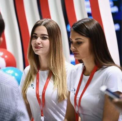 Expocentre'daki HEAT&ELECTRO Fuarı için Moskova Tercüman Hostesi