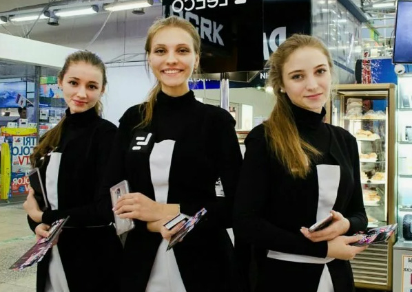 Expocentre'da PARKING RUSSIA Moskova Fuarı için Rus Türk Tercüman Hostes