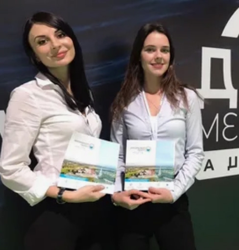 Moskova'daki Expocentre Russian Health Care Week Fuarı için Türk-Rus Tercüman Hostes