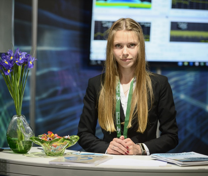Expocentre'daki Moskova Geri Dönüşüm Çözümleri Ticaret Fuarı için Rusça Tercüman Hostes