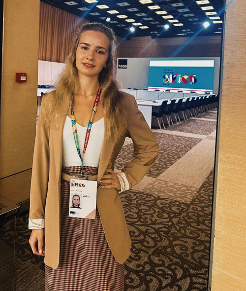 Moskova Rusya’da Rusça Tercüman Arina Ka.